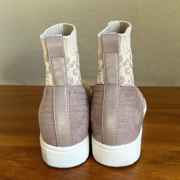 JustFab Kayden Sock Sneaker cream animal print size 6 - Picture 2 of 4